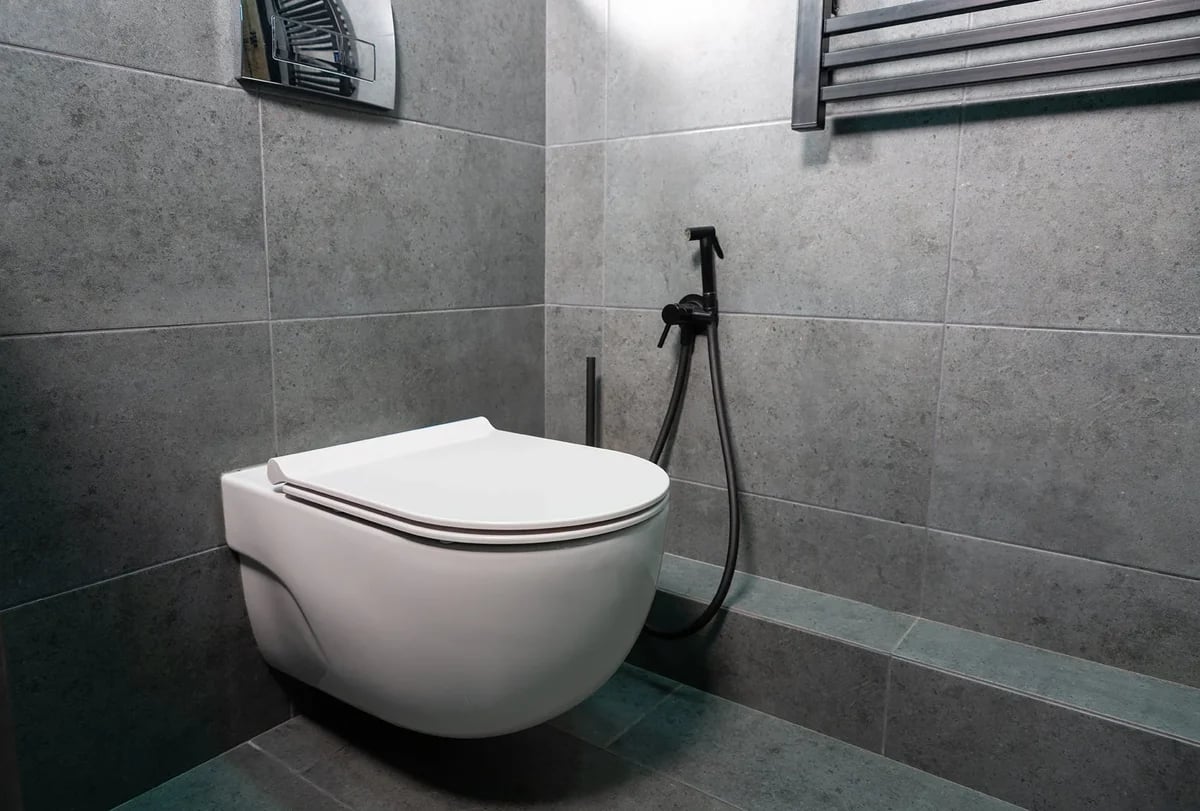 Professional Toilet Installations - Licensed plumber Sydney - 24/7 service