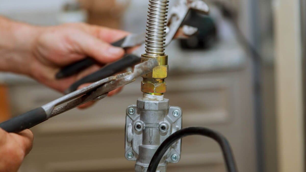 gas fitter performing compliance testing in Normanhurst