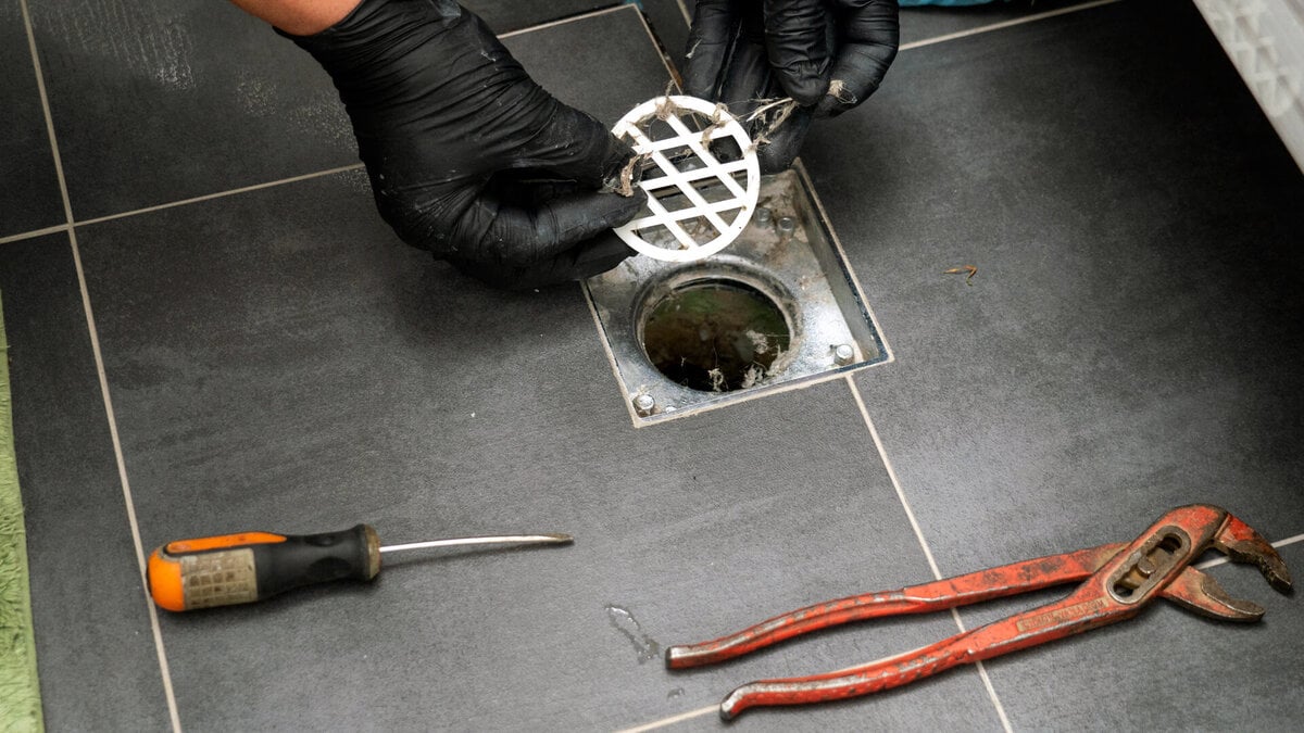 Professional Blocked Shower Drains - Licensed plumber Sydney - 24/7 service